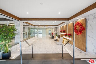 4460 Wilshire Blvd in Los Angeles, CA - Building Photo - Building Photo