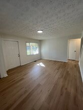 897 Exeter Rd in Columbus, OH - Building Photo - Building Photo