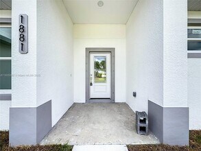 1881 SW Davis St in Port St. Lucie, FL - Building Photo - Building Photo