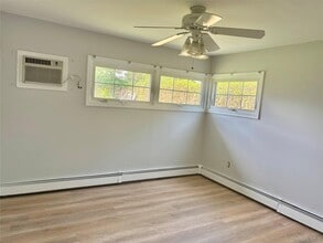 40 Walnut Ln in Hicksville, NY - Building Photo - Building Photo