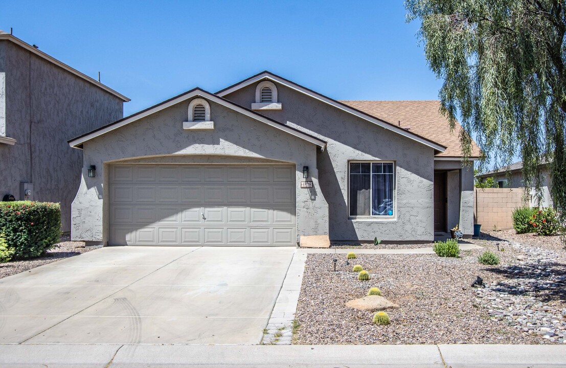 4878 E Meadow Lark Way in Queen Creek, AZ - Foto de edificio