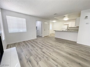 2742 Alicialynn Way in Las Vegas, NV - Building Photo - Building Photo