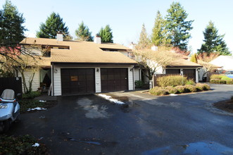 Highland Park Townhomes in Shoreline, WA - Building Photo - Building Photo