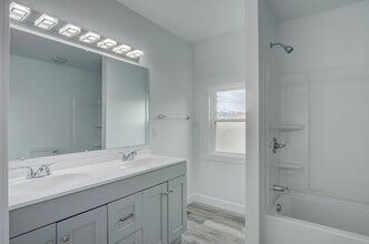 1235 Scott St in Covington, KY - Building Photo - Building Photo