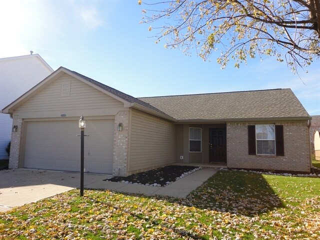 2154 Meadow Glen Blvd in Franklin, IN - Building Photo