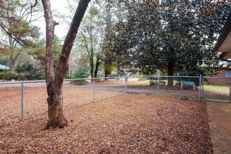 135 Brookwood Dr in Athens, GA - Building Photo - Building Photo