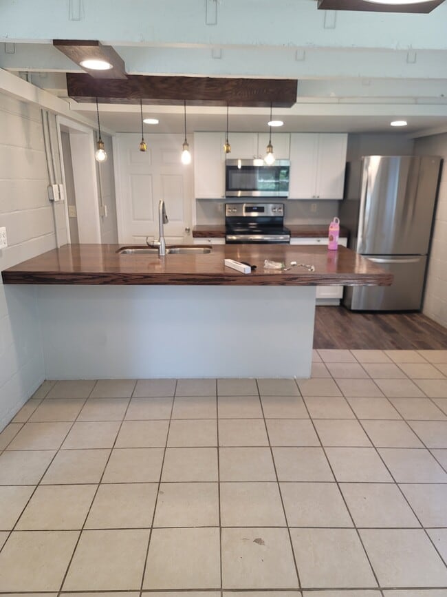 327 S Hocker Ave, Unit Unit R in Independence, MO - Building Photo - Building Photo