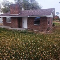 231 Nass Rd in Granger, WA - Building Photo