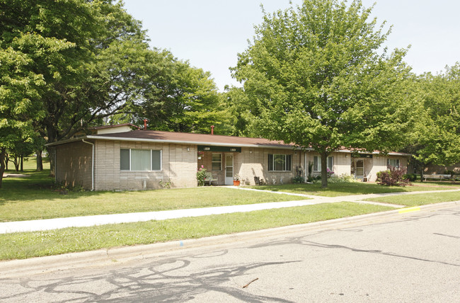 Chalet Terrace in Jackson, MI - Building Photo - Building Photo