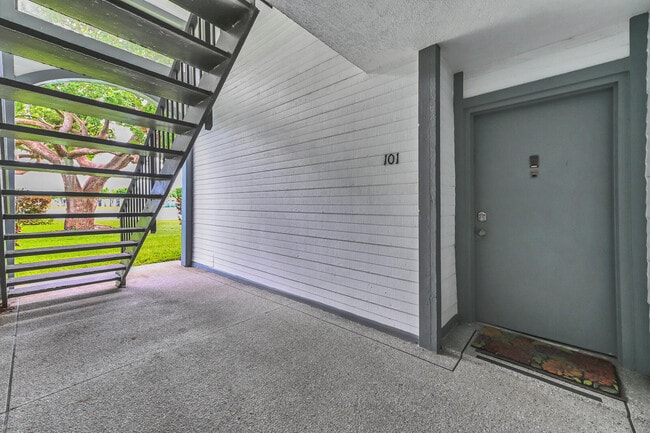 15465 Lakes of Delray Blvd in Delray Beach, FL - Building Photo - Building Photo