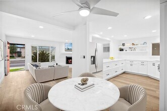 526 Irvine Ave in Newport Beach, CA - Building Photo - Building Photo