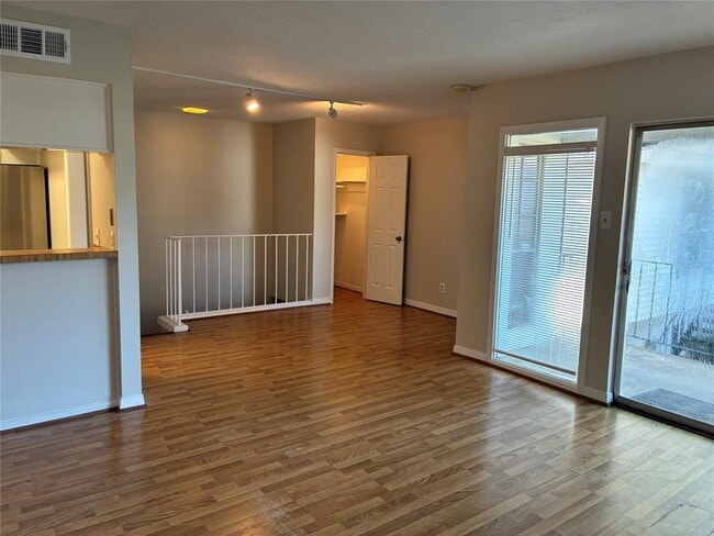 3400 Timmons Ln in Houston, TX - Building Photo - Building Photo