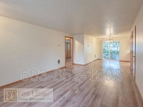 2226 19th Ave in Forest Grove, OR - Foto de edificio - Building Photo