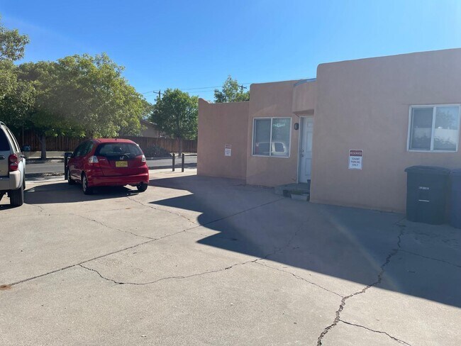 402 Columbia Dr SE in Albuquerque, NM - Building Photo - Building Photo