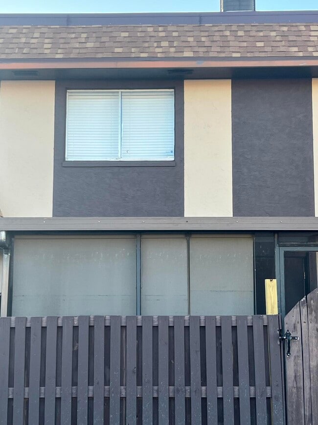 property at 2110 Sherwood Forest Blvd