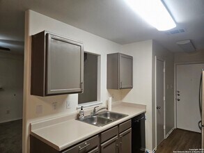 7715 Rustic Park in San Antonio, TX - Building Photo - Building Photo