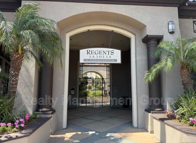 9253 Regents Rd in San Diego, CA - Building Photo - Building Photo