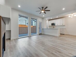 5755 Phoenix Dr in Dallas, TX - Building Photo - Building Photo