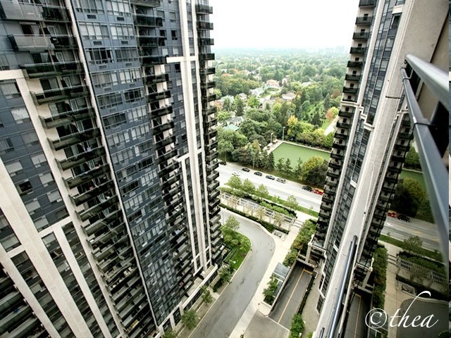 The Broadway II Condominium in Toronto, ON - Building Photo - Building Photo