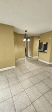 17440 NW 67th Pl, Unit I in Hialeah, FL - Building Photo - Building Photo