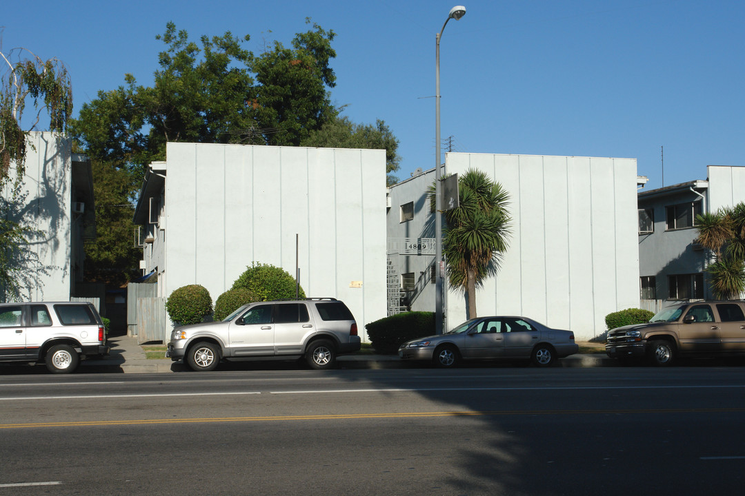 4809 Sepulveda Blvd in Sherman Oaks, CA - Building Photo