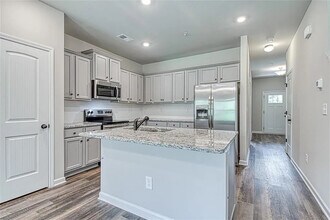 Room in Townhome on Bayrose Cir in East Point, GA - Foto de edificio - Building Photo