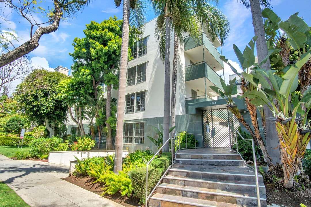 454 N Oakhurst Dr in Beverly Hills, CA - Foto de edificio
