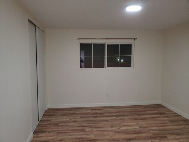 8517 Cedros Ave, Unit Unit 07 in Los Angeles, CA - Foto de edificio - Building Photo