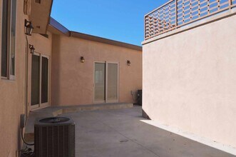 22325 Avenue San Luis in Los Angeles, CA - Building Photo - Building Photo