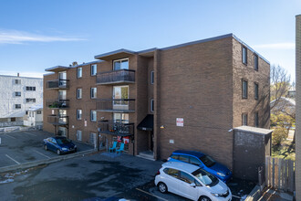 Crescent Heights Apartments in Calgary, AB - Building Photo - Building Photo