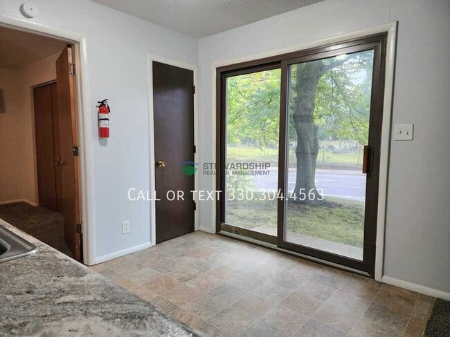 210 S Maple St in Akron, OH - Building Photo - Building Photo