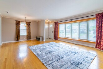 6936 W Keeney St in Niles, IL - Building Photo - Building Photo