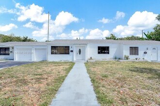2417 Pierce St in Hollywood, FL - Building Photo - Building Photo