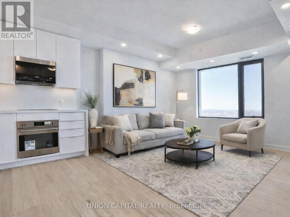 2920 Hwy 7 in Vaughan, ON - Building Photo