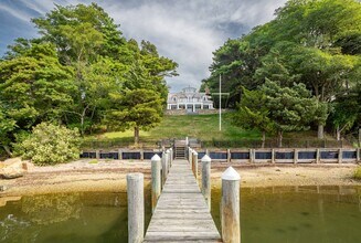 66 Ram Island Dr in Shelter Island, NY - Building Photo - Building Photo
