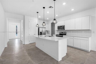 8356 NW 7th Pl in Plantation, FL - Foto de edificio - Building Photo