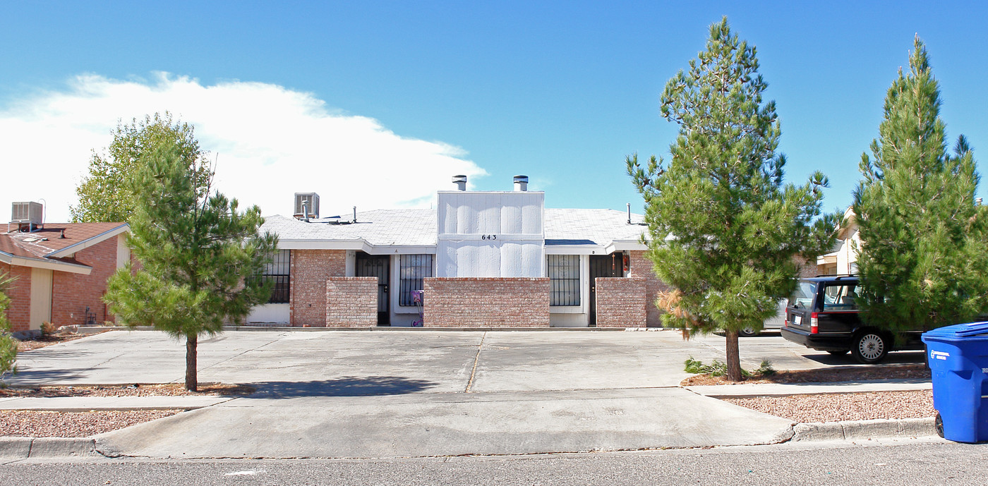 643 White Cliffs in El Paso, TX - Building Photo