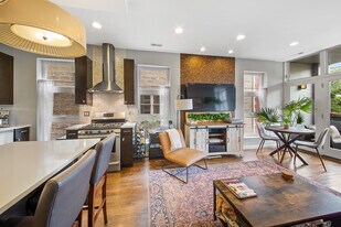 2339 N Leavitt St, Unit #2 in Chicago, IL - Building Photo