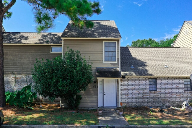 property at 1500 W Esplanade Ave