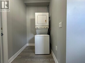 27 Water St in St Catharines, ON - Building Photo - Building Photo