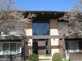 7855 Enola St in McLean, VA - Building Photo