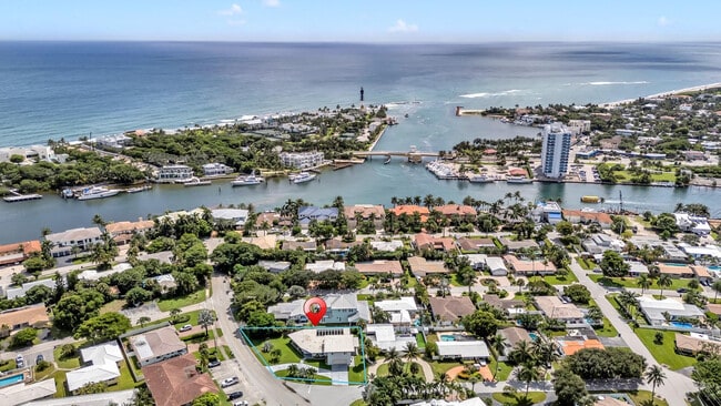 2812 NE 27th St in Lighthouse Point, FL - Building Photo - Building Photo