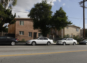 6318 Coldwater Canyon Ave in North Hollywood, CA - Building Photo - Building Photo