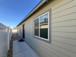 2325 Mariposa Ave in Las Vegas, NV - Building Photo - Building Photo