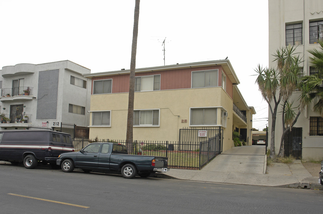 218 S Mariposa Ave in Los Angeles, CA - Building Photo