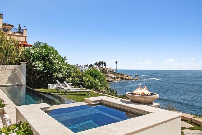5850 Camino De La Costa in San Diego, CA - Building Photo - Building Photo