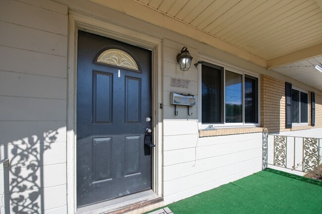 5247 Burdette Rd in Jacksonville, FL - Building Photo - Building Photo