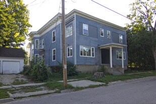 333 N High St in Janesville, WI - Building Photo