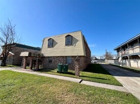 1042 W Village Ct in Pasadena, TX - Building Photo