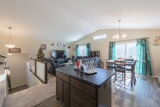 30516 Revere Ave in Shafer, MN - Building Photo - Building Photo